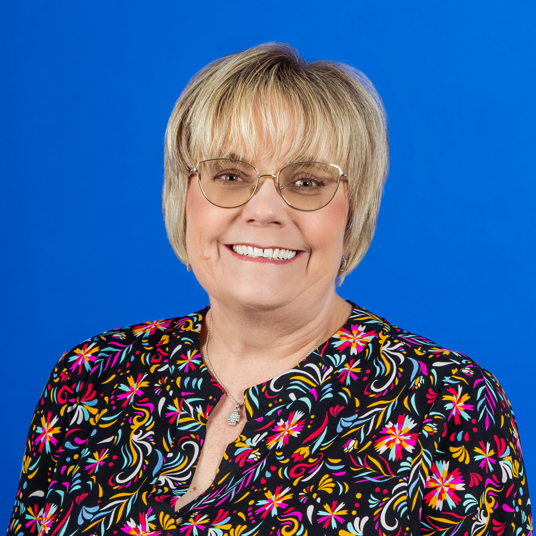 Headshot of Sandra Cave