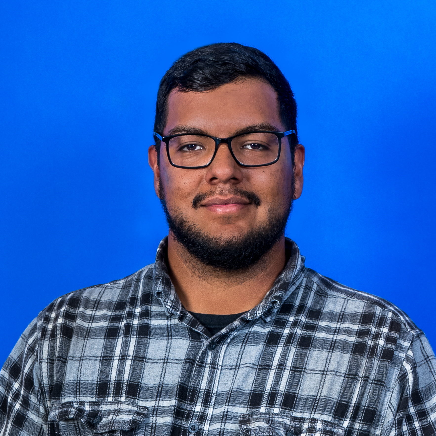 Headshot of Uziel Corona