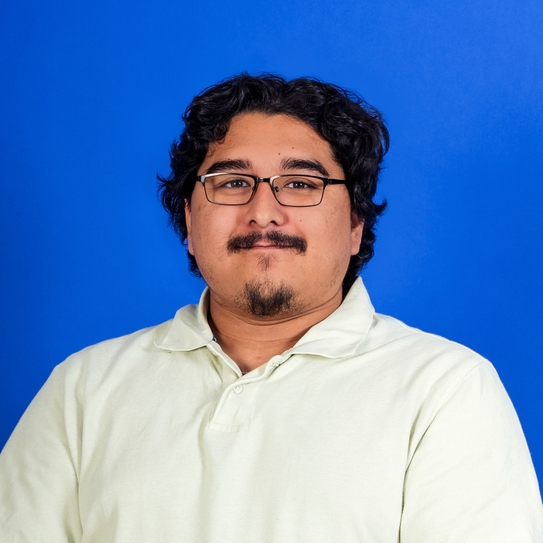 Headshot of Xavier Flores