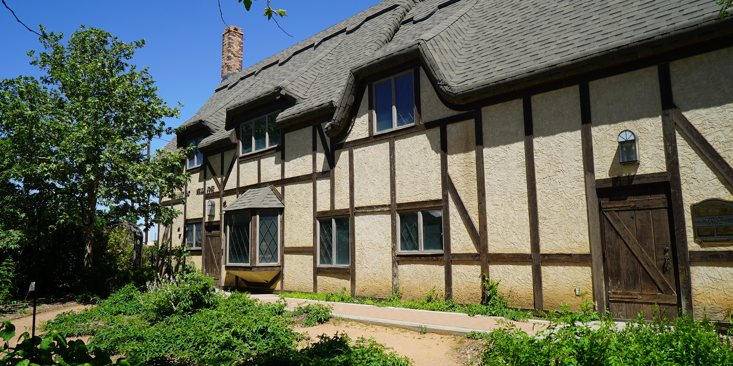 Anne Hathaway House outside image