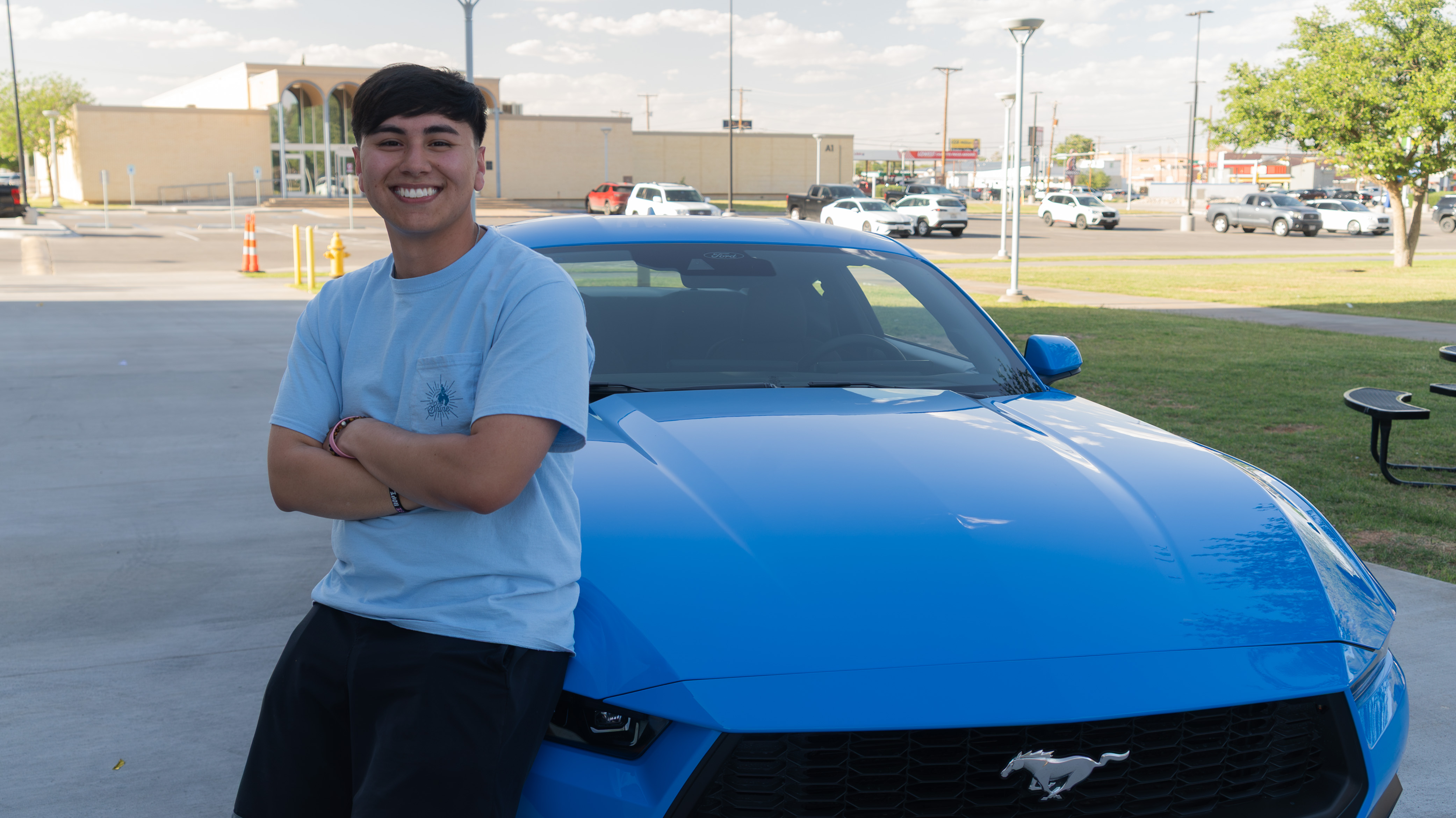 Student with blue Mustang at DTS finale